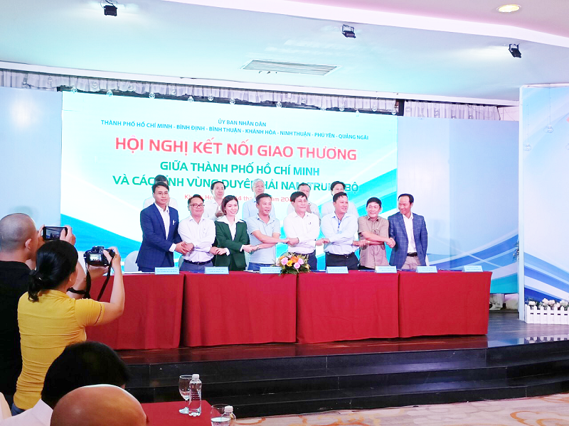 cánh trắng ký kết với siêu thị coopmart